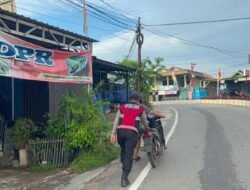 Motor Mogok di Jalan, Pengendara Dapat Bantuan Cepat dari Personel Sat Samapta