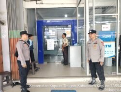 Personil Polsek kapuas tengah laksanakan Patroli Rutin ke bank BRI unit Pujon.