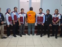 OJK SERAHKAN TERSANGKA DAN BARANG BUKTI KASUS PT ASURANSI JIWA PROLIFE KE KEJAKSAAN NEGERI JAKARTA SELATAN