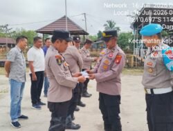Waka polsek berikan Arahan  pada laksanaan apel pagi di halaman mapolsek.