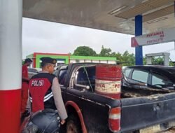 Polres Murung Raya Intensifkan Pemantauan Antrian BBM di SPBU Puruk Cahu, Pastikan Distribusi Berjalan Aman dan Lancar