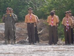 Anak Pramuka Ikut Ambil Bagian Sukseskan Program TMMD Reguler ke-129 Kodim 1208/Sambas