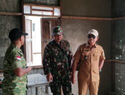 Kades Tempapan Hulu Dampingi Dansatgas Tinjau Progres RTLH Program TMMD Reguler ke-129 Kodim 1208/Sambas