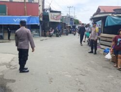Personil polsek lakukan giat Patroli rutin  ke pasar harian Pujon desa Pujon.