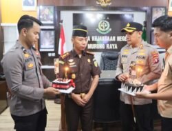 Hari Bhakti Adhyaksa ke-66, Kapolres Murung Raya Beri Kejutan Ke Kajari