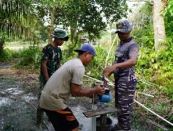Satgas TMMD Reguler Ke-129 Kodim 1208/Sambas Pasang Mesin Pompa Air pada Sasaran Sumur Bor