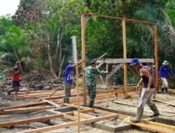 Proses Pendirian Tiang RTLH Terus Berjalan, Satgas TMMD Reguler Ke-129 Wujudkan Hunian Layak Bagi Warga
