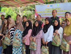 Tim Wasev TMMD Reguler Ke-129 Berikan Bingkisan kepada Ibu Hamil di Lokasi TMMD