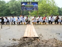 Peringati Hari Mangrove Sedunia dan HUT Pertama Kodaeral, Komandan Kodaeral XII Ajak Masyarakat Cinta Laut Melalui Tanam Mangrove