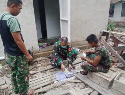 Anggota Satgas TMMD Ke-129 Kodim 1208/Sambas Hadirkan Tim Kesehatan untuk Cek Kondisi Personel di Lapangan