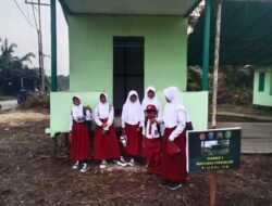 Pelajar Sekolah Dasar Sambut Baik Program TMMD Ke-129 Kodim 1208/Sambas