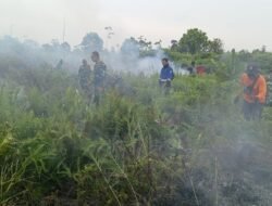 Dandim 1208/Sambas Bersama Unsur Terkait Turun Langsung Padamkan Karhutla