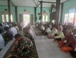 Laksanakan Salat Jumat di Lokasi TMMD Reguler Ke-129, Bukti Kedekatan Satgas Kodim 1208/Sambas dengan Warga Tempapan Hulu