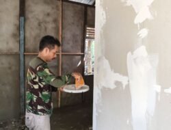 Satgas TMMD Reguler Ke-129 Pasang Dempul Dinding RTLH, Tingkatkan Kualitas Hasil Renovasi