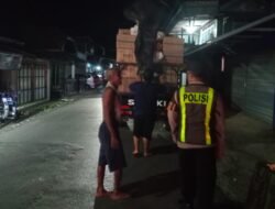 Guna Menjaga Keamanan Di Malam Hari, Personel Polsek Kapuas Barat Lakukan Patroli Roda Dua