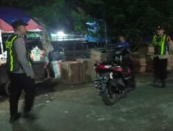 Patroli Malam Ke Daerah Pemukiman, Personil Polsek Kapuas Barat Himbau Masyarakat Jaga Lingkungan Sekitar