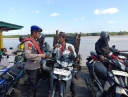 Satpolairud Polres Pulang Pisau Ingatkan Keselamatan Pengguna Jasa Feri Penyeberangan