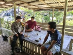 Polsek Jabiren Raya Dekati Warga Desa Pilang Lewat Dialog Hangat Kamtibmas