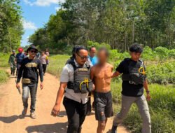 Resmob Satreskrim Polres Pulang Pisau Back Up Evakuasi Pria Diduga ODGJ Berparang di Kantan Dalam