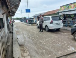 Antisipasi Kepadatan, Polsek Kapuas Barat Laksanakan Patroli dan Gatur Lalin di Pelabuhan Fery Saka Mangkahai