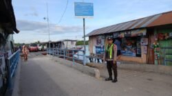 Jamin Keselamatan Penumpang, Polsek Kapuas Barat Patroli di Dermaga Feri Desa Saka Mangkahai