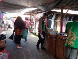 Tingkatkan Patroli Jalan Kaki Ke Pasar, Personel Polsek Kapuas Barat Berikan Himbauan Kamtibmas