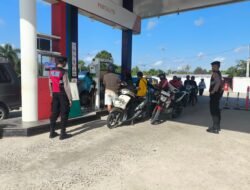 Cek Ketersediaan Bahan Bakar, Sat Samapta Polres Sukamara Monitor Lingkungan SPBU