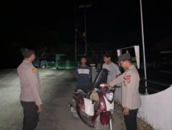 Serap Keterangan Kamtibmas dari Warga Pesisir, Polsek Jelai Gelar Patroli Dialogis Malam