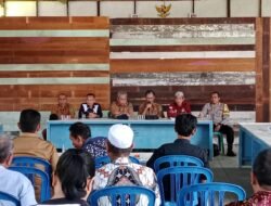 Kawal Demokrasi Tingkat Desa, Bhabinkamtibmas Polsek Kapuas Barat Hadiri Rapat PAW Anggota BPD Sei Kayu