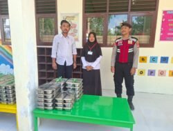SAT SAMAPTA POLRES SUKAMARA AMANKAN PENDISTRIBUSIAN MAKAN BERGIZI GRATIS DI WILAYAH KOTA SUKAMARA