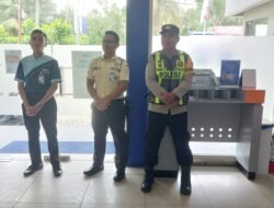 Antisipasi Gangguan Kamtibmas, Polsek Kapuas Barat Gelar Patroli di Bank BRI, Kantor Pos, dan Pertashop Mandomai