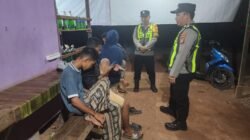 ANGGOTA POLSEK PULAU PETAK LAKSANAKAN PATROLI MALAM, GUNA MEWUJUDKAN KAMTIBMAS KONDUSIF DI WILAYAH KECAMATAN PULAU PETAK