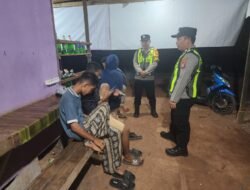 ANGGOTA POLSEK PULAU PETAK LAKSANAKAN PATROLI MALAM, GUNA MEWUJUDKAN KAMTIBMAS KONDUSIF DI WILAYAH KECAMATAN PULAU PETAK