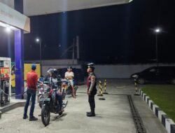 Jaga Keamanan Pelayanan Bahan Bakar hingga Larut, Sat Samapta Polres Sukamara Monitoring SPBU pada Patroli Malam