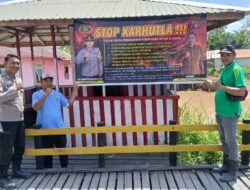 Cegah Kebakaran Hutan dan Lahan, Polsek Kapuas Barat Pasang Spanduk Imbauan di Desa Saka Tamiang