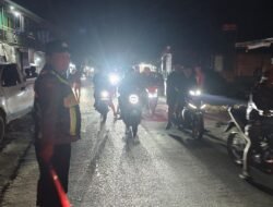 Urai Kemacetan di Kawasan Pasar Malam, Polsek Kapuas Tengah Laksanakan Pengaturan Lalu Lintas