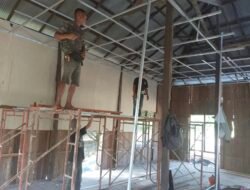 Satgas TMMD Imbangan Kodim 1002/HST Mulai Pasang Plafon Mushala Desa Awang