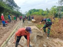 Pengerjaan Rabat Beton Sasaran Fisik TMMD Reguler Ke-129 Terus Dikebut Satgas dan Warga Desa Tempapan Hulu