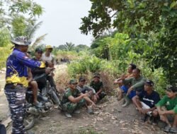 Disela Istirahat Kerja, Satgas TMMD Reguler ke-129 Isi Waktu dengan Senda Gurau Bersama Warga