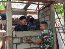 Percepatan Pembangunan MCK RTLH, Satgas TMMD Reguler Ke-129 Pasang Batako.