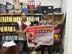 Personel Polsek Karau Kuala Gencar Imbau Masyarakat, Cegah Pungli Dengan Warga