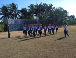 Babinsa Kodim 1009/Tanah Laut Latih Paskibra di Wilayah Binaan, Tanamkan Disiplin dan Jiwa Nasionalisme