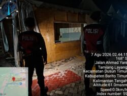 Satsamapta Polres Barito Timur Sampaikan Imbauan Kamtibmas kepada Warga Saat Patroli Dini Hari
