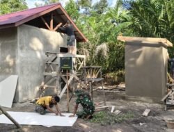 Satgas TMMD Ke-129 Pasang GRC Bagian Luar Rumah Buk Kiki Mayanti