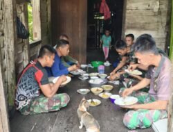 Makan Bersama Satgas dan Warga, Jalin Kekeluargaan di Lokasi TMMD ke-129