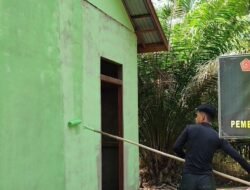 Satgas TMMD Reguler Ke-129 Finishing Pengecatan Luar RTLH Milik Warga Tempapan Hulu