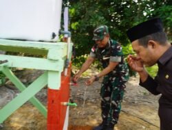 Ka Kesbangpol Sambas Dampingi Danrem Tinjau Kualitas Air Sumur Bor Program TMMD Reguler ke-129