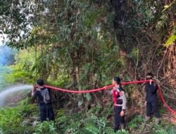 Kebakaran Lahan, Polres Murung Raya Bersama BPBD Langsung Ke TKP Lakukan Pemadaman