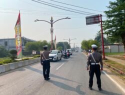 Hening Cipta di Jalan Raya: Satlantas Polres Murung Raya Hentikan Pengendara Saat Detik-Detik Proklamasi HUT ke-81 RI