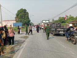 Danramil 05/Pemangkat Pimpin Langsung Pengamanan Pawai Peringatan HUT RI Ke-81